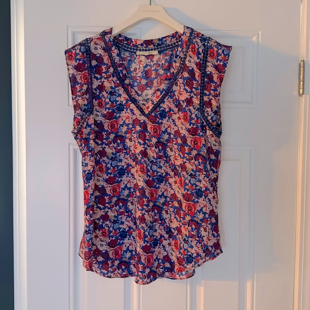 Floral blouse, size Medium EUC
